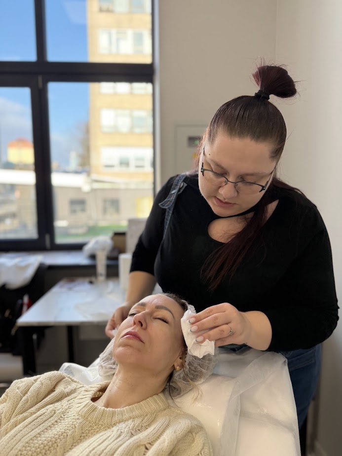 Демонстрация ухода на модели