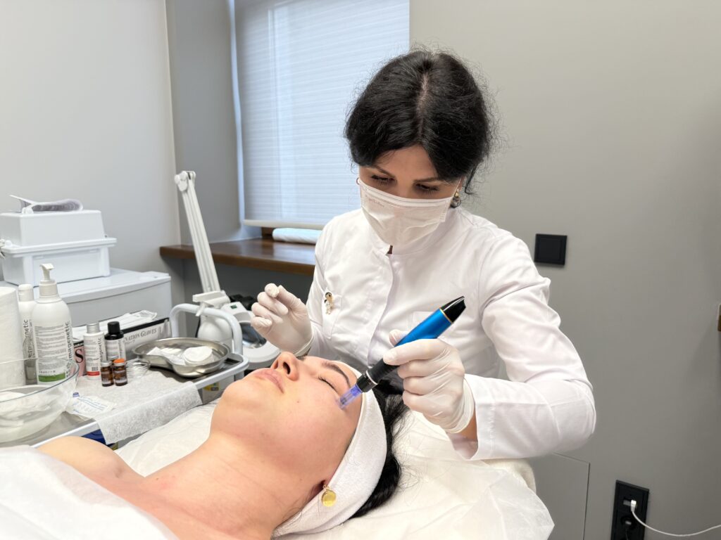 практическая демонстрацию ухода dermagenetic на модели